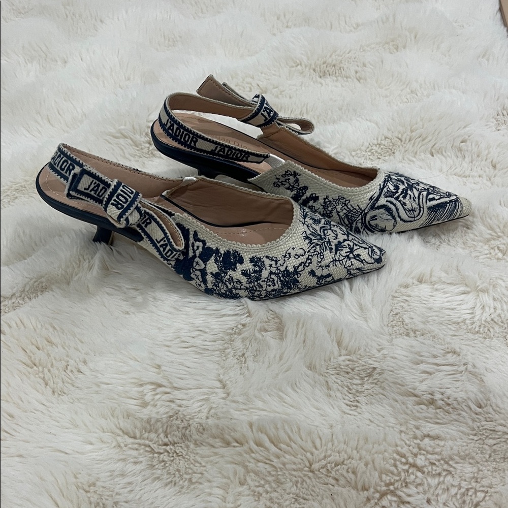 Dior Black and Cream Floral Slingback Heels - Picture 2 of 4